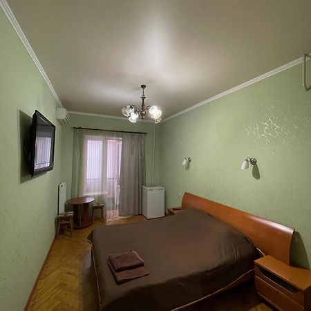 Затишні Номери В Самому Центрі Одеси Odessa Esterno foto