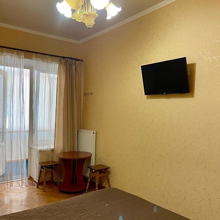 Затишні Номери В Самому Центрі Одеси Odessa Esterno foto